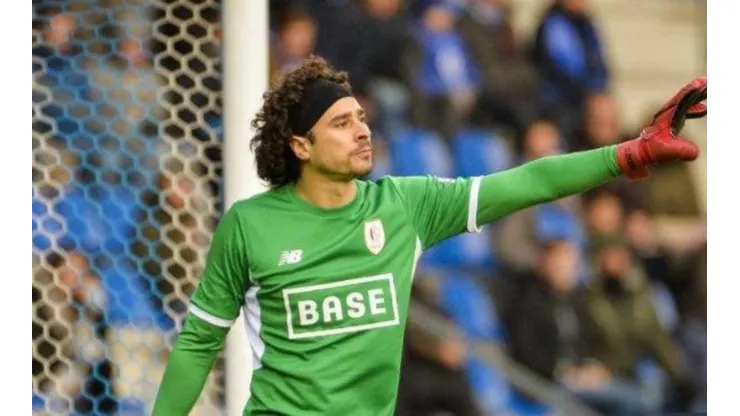 Ochoa estuvo muy cerca de atajar el penal.