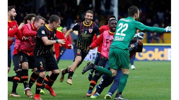 Brignoli celebra su histórico gol ante Milan.