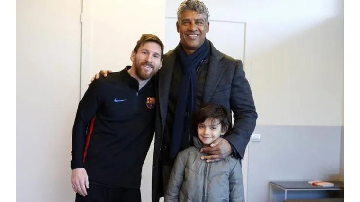 Frank Rijkaard posó junto a Messi en el entrenamiento culé.
