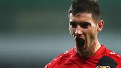 Lucas Alario gritando gol en Leverkusen