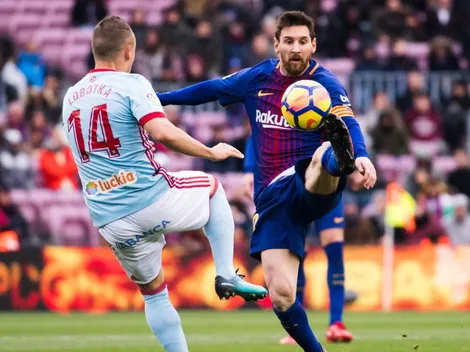 Messi, sólo abajo del arco, cabeceó afuera