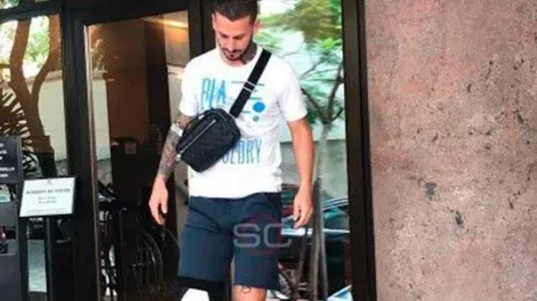 Benedetto salió con un yeso y una férula en su pierna derecha