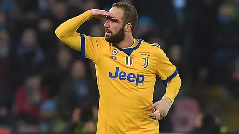 Gonzalo Higuain festejando ante Napoli