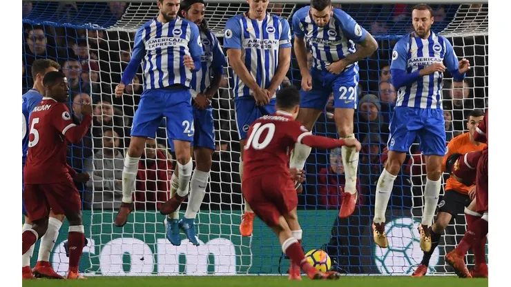 THE LITTLE MAGICIAN. El momento preciso del golazo del Coutinho (Foto: Getty).