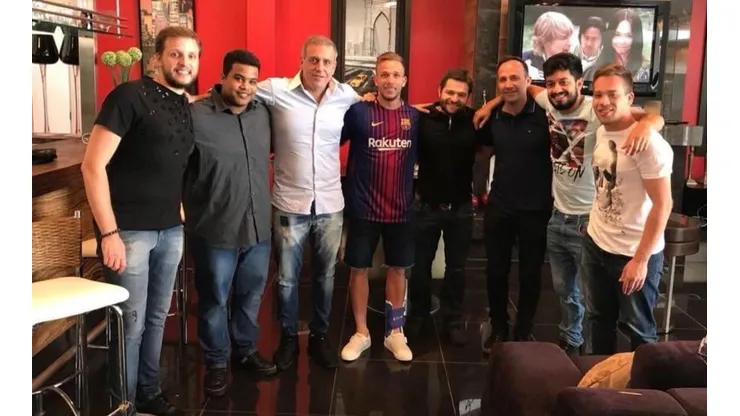 COMO SI FUESE CULÉ. La foto de la polémica por la que Gremio quiere denunciar al Barcelona.