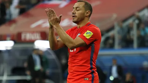 Marcelo Díaz en un partido de la Selección Chilena.