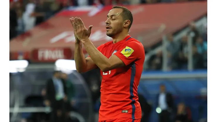 Marcelo Díaz en un partido de la Selección Chilena.