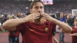 Entre lágrimas, y en un estadio Olímpico de Roma colmado, Totti se retiró del fútbol