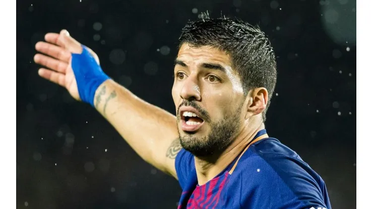 Luis Suárez, en medio de un reclamo.