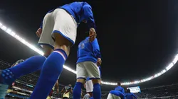 Jugadores de América y Cruz Azul salen al campo de juego