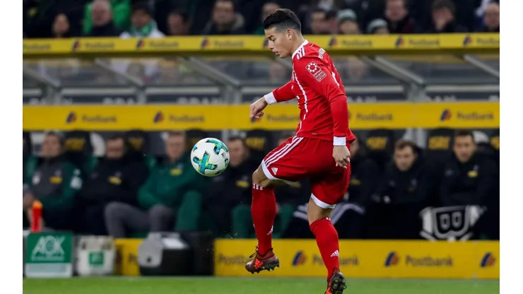 James Rodríguez pone su técnica al servicio del balón.