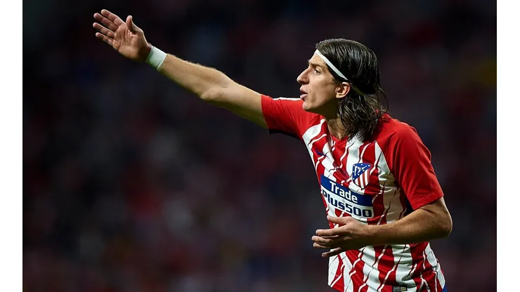 Filipe Luis en el duelo entre Atlético Madrid y Málaga.