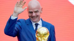 Gianni Infantino con la Copa del Mundo