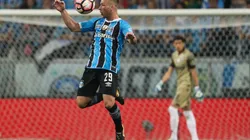 Arthur en un partido de Gremio.