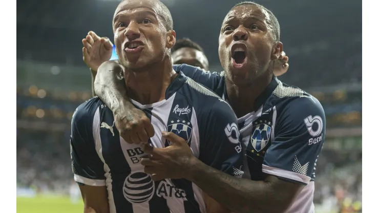 Carlos Sánchez celebra su tanto.