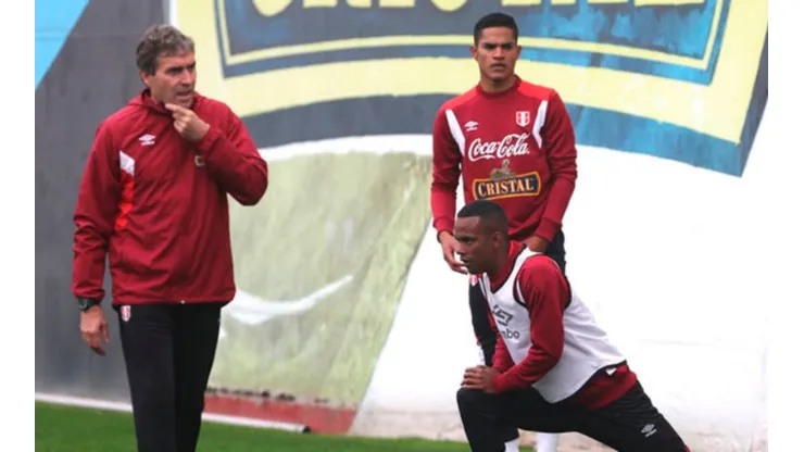 Santamaría y Loyola entrenando con la Selección de Perú.
