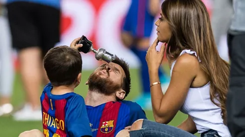Messi y Thiago juegan junto a Antonella tras ganar la Supercopa en mayo