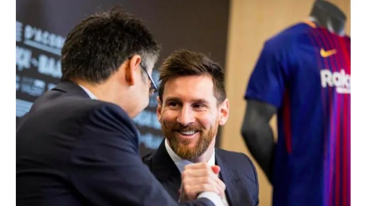 Lionel Messi vuelve a estrechar la mano de Bartoméu