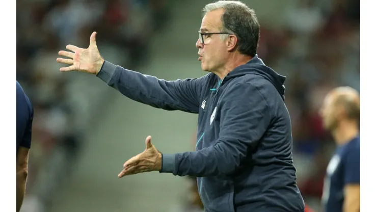 Marcelo Bielsa dirigiendo a Lille.