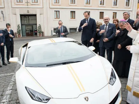 Al Papa le regalaron un Lamborghini 'Huracán'... ¡Y no lo quiso!