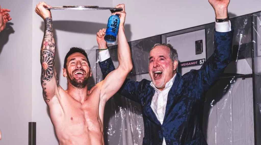 Messi con el trofeo Supporters' Shield