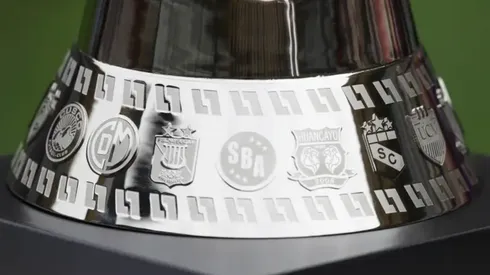 Un campeón del fútbol peruano regresa por decreto legal