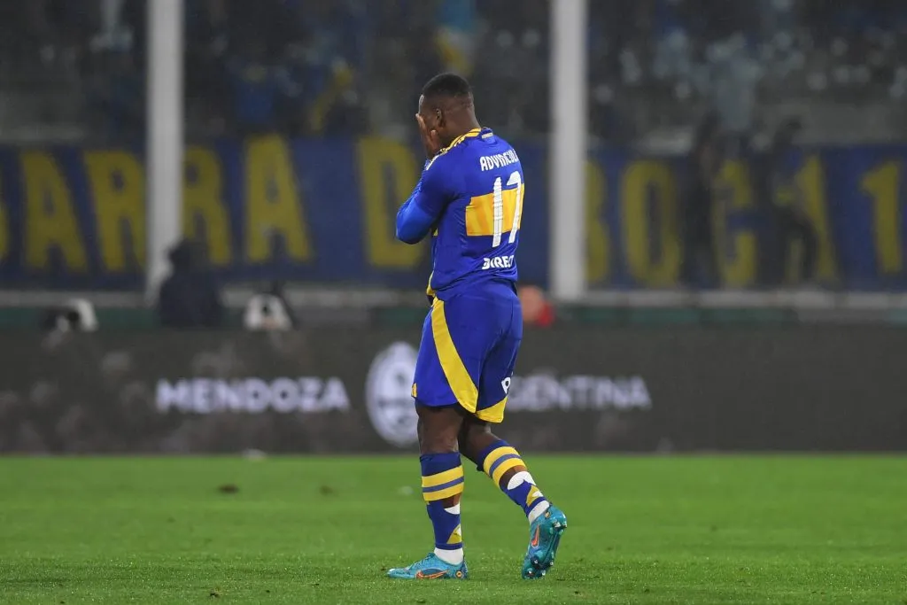 Luis Advíncula expulsado en Boca Juniors. (Foto: Getty).