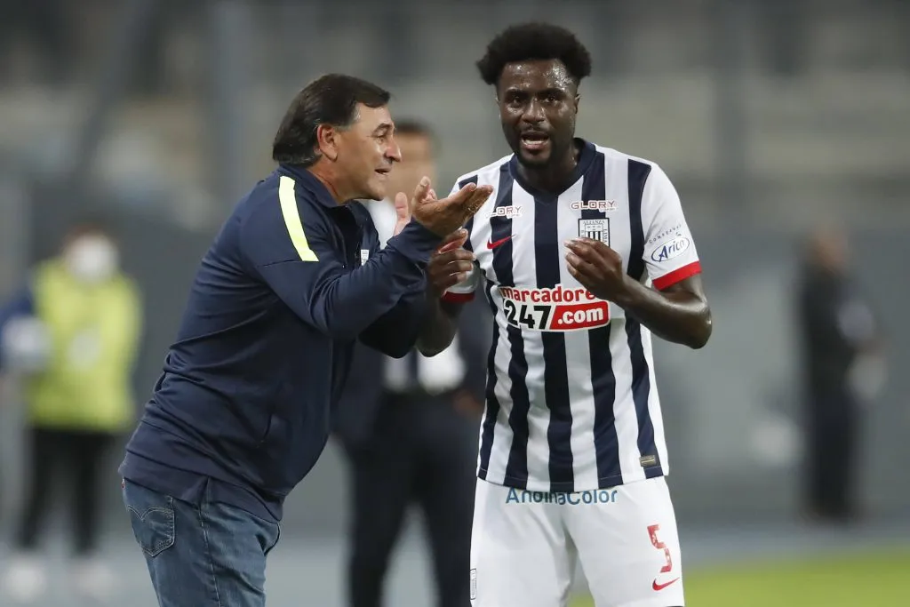Carlos Bustos con Alianza Lima en Copa Libertadores. (Foto: IMAGO).