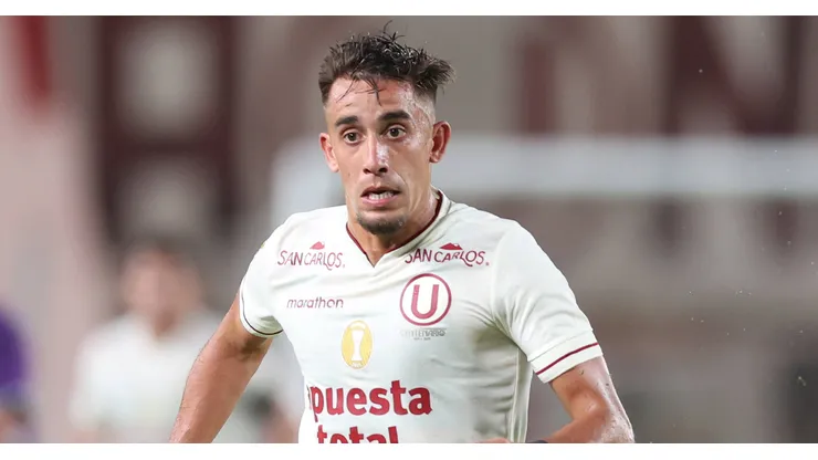 Martín Pérez Guedes jugando en Universitario.