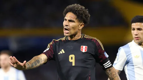 Paolo Guerrero durante el Perú vs. Argentina.
