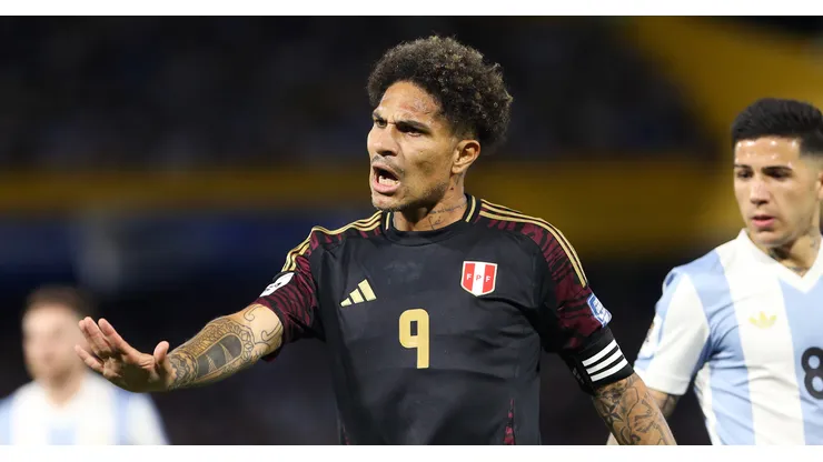 Paolo Guerrero durante el Perú vs. Argentina.