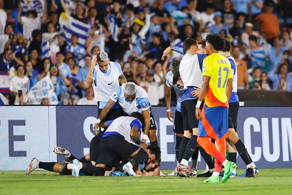 El festejo de los jugadores uruguayos tras el gol de Manuel Ugarte.