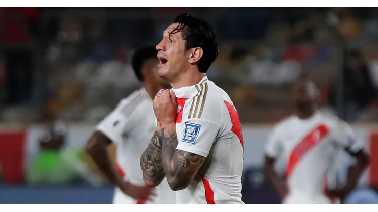 Gianluca Lapadula durante el Perú vs. Chile.