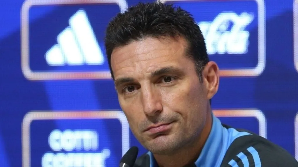 Scaloni apuntó contra el arbitraje tras la derrota en Paraguay: IMAGO