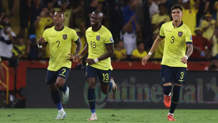 Ecuador se luce en el primer tiempo