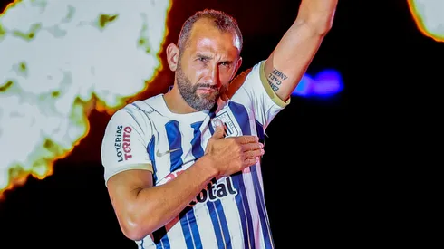 Alianza Lima confirmó que Hernán Barcos seguirá para el 2025.