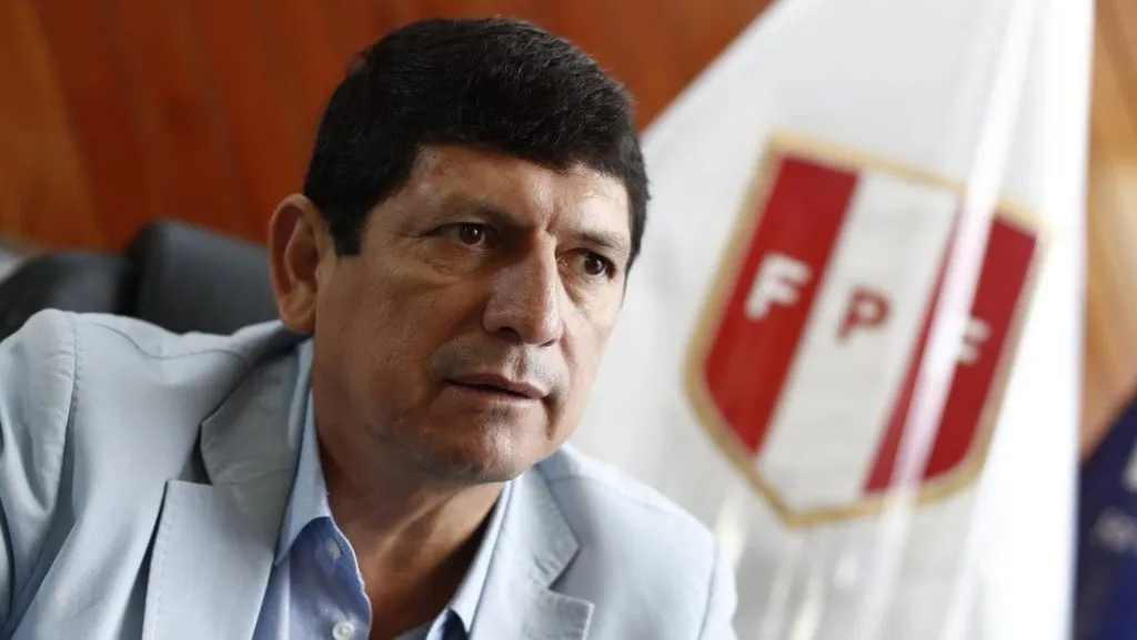 Agustín Lozano en la Federación Peruana. (Foto: El Comercio).