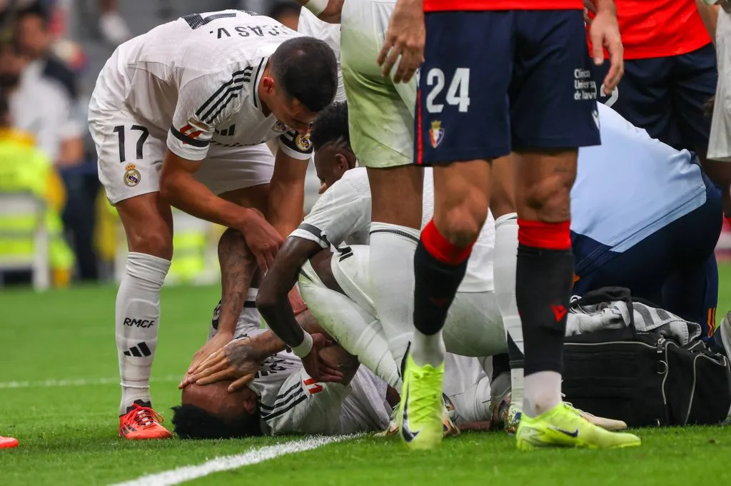 Éder Militao sufrió rotura de ligamentos y estará, por lo menos, 8 meses apartado.