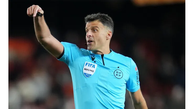 Jesús Gil Manzano, el árbitro del clásico Real Madrid vs. Atlético Madrid.