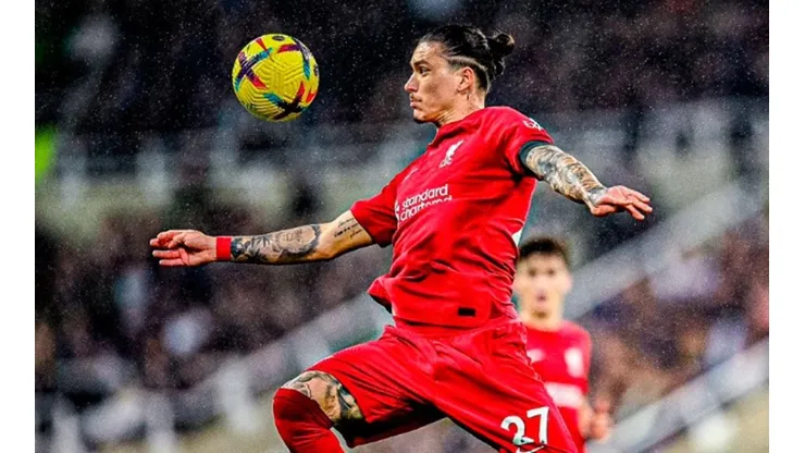 Núñez en acción con Liverpool.
