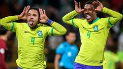 Brasil festeja gol ante Venezuela.