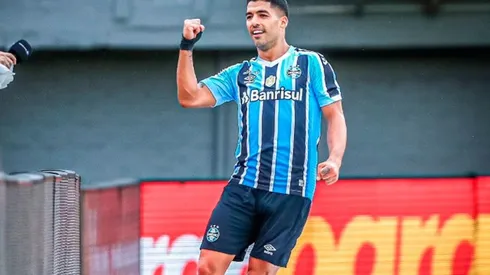 Luis Suárez en festejo de gol con Gremio.