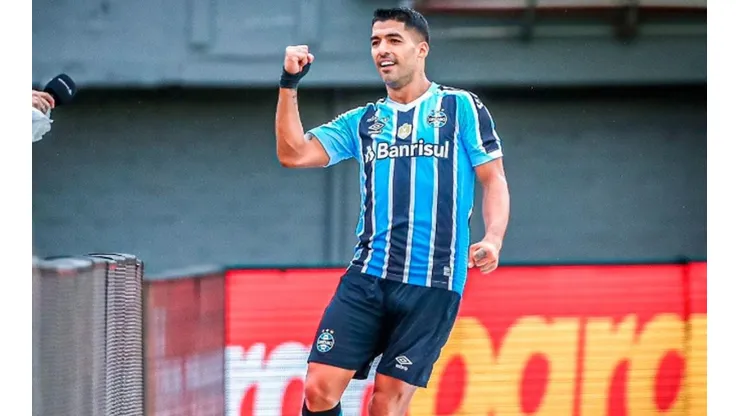 Luis Suárez en festejo de gol con Gremio.
