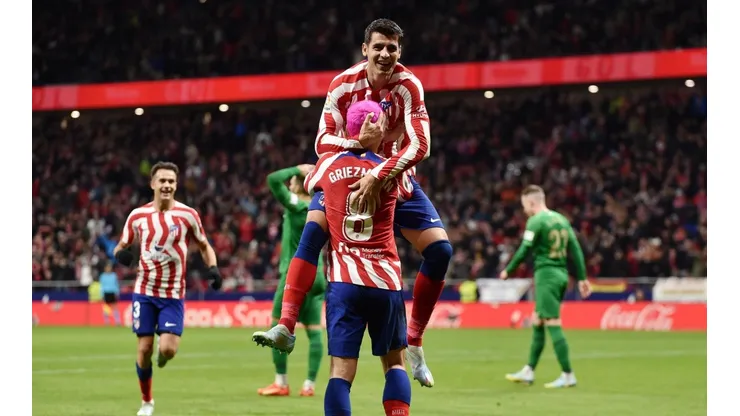 Morata y Griezmann celebran el segundo.