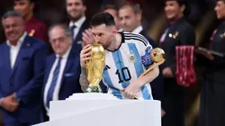 Lionel Messi y el beso a la Copa del Mundo.