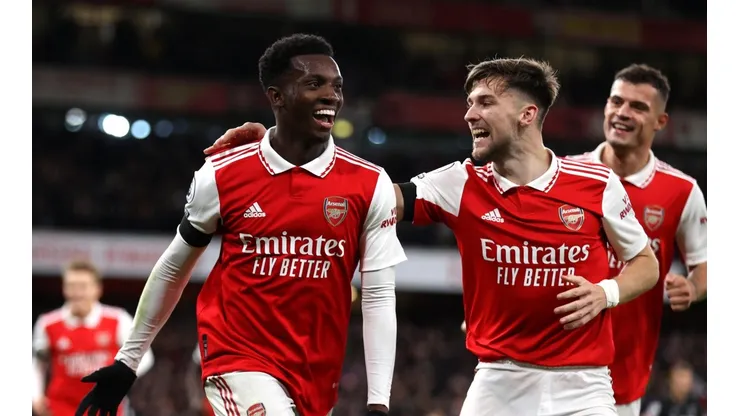 Arsenal reanudó la Premier League con victoria.