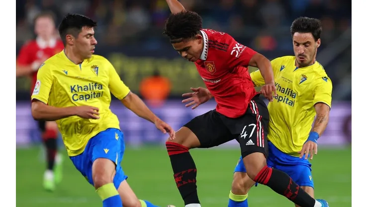 Manchester United en acción con Cádiz.