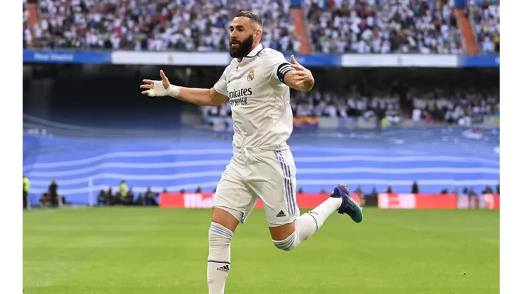 Benzema en festejo con Real Madrid.