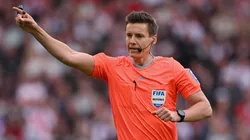 Daniel Siebert es el árbitro del partido.