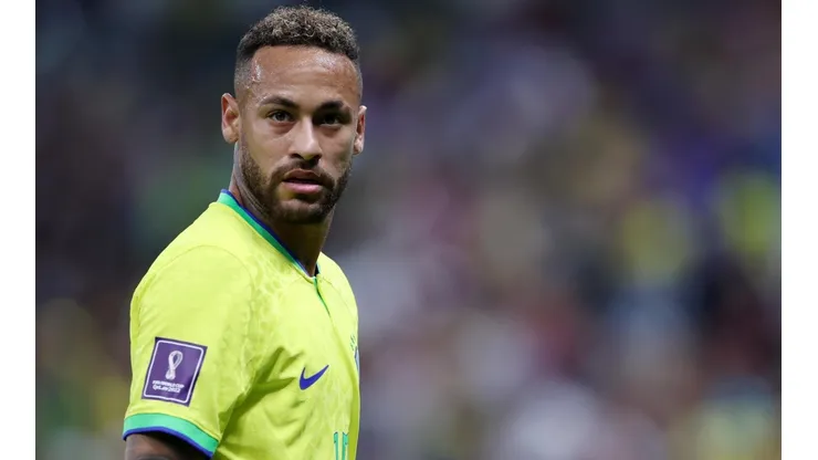 Neymar con Brasil ante Serbia.
